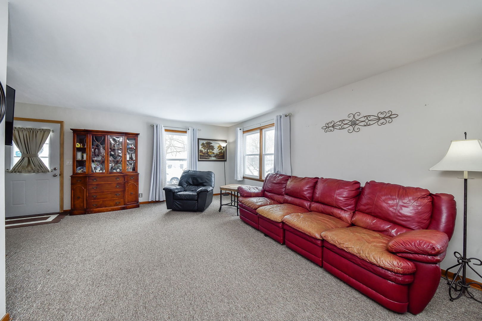 118 Stiles Street Genoa, IL 60135 - Photo 3 of 21 a living room with furniture and a couch