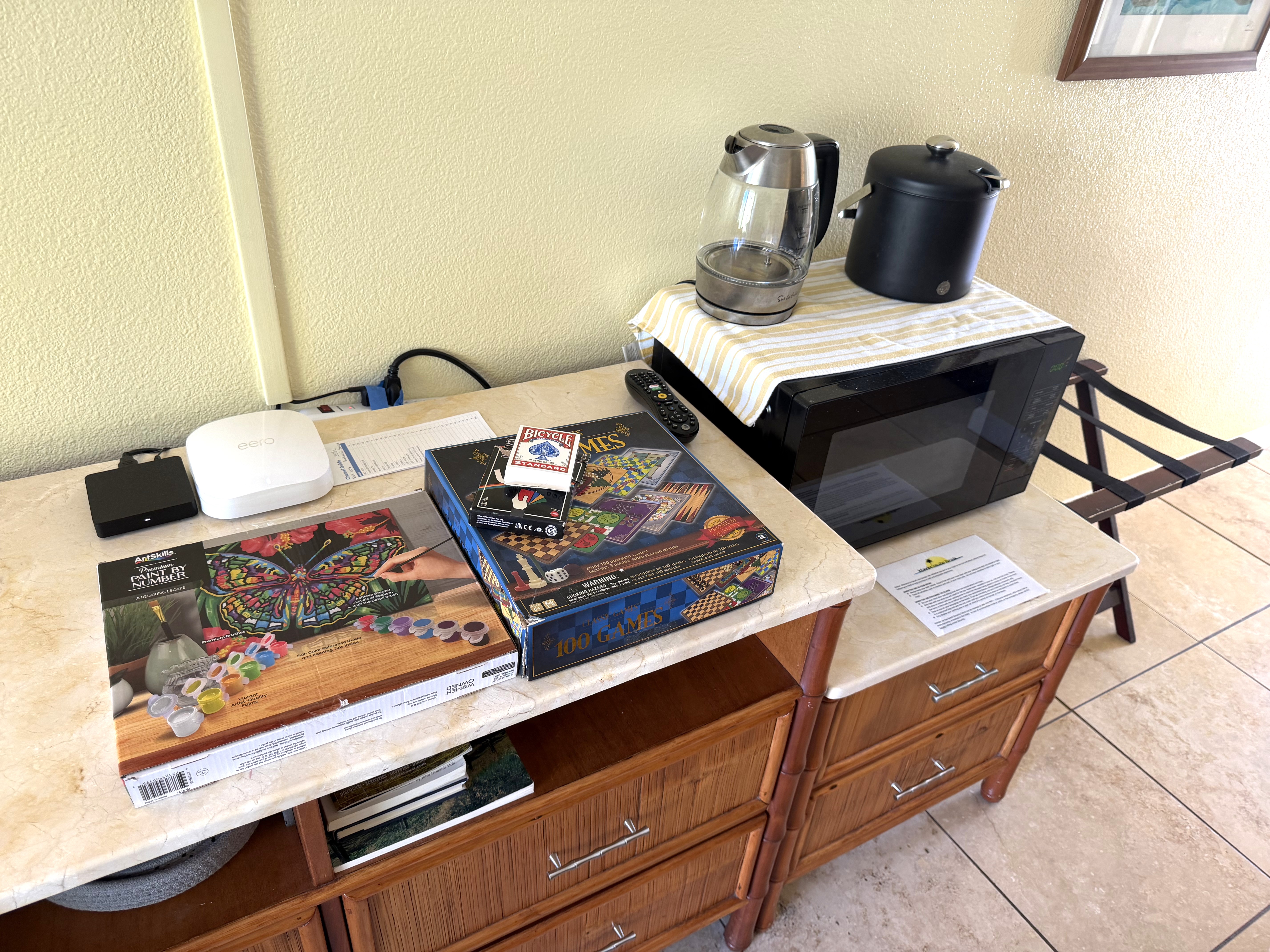 440 Aleka Place, Unit 156 Kapaa, HI 96746 - Photo 8 of 27 a living room with furniture