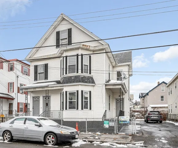 $2,500 | 220 Concord Street, Unit 2, Lowell, MA 01852