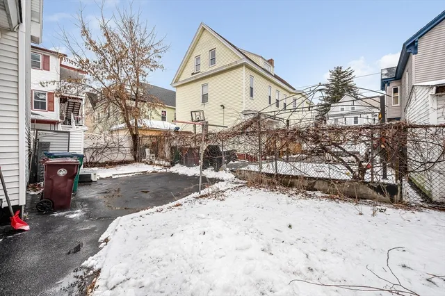 $2,500 | 220 Concord Street, Unit 2, Lowell, MA 01852