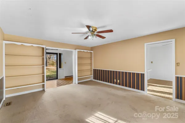 a view of a livingroom with a ceiling fan