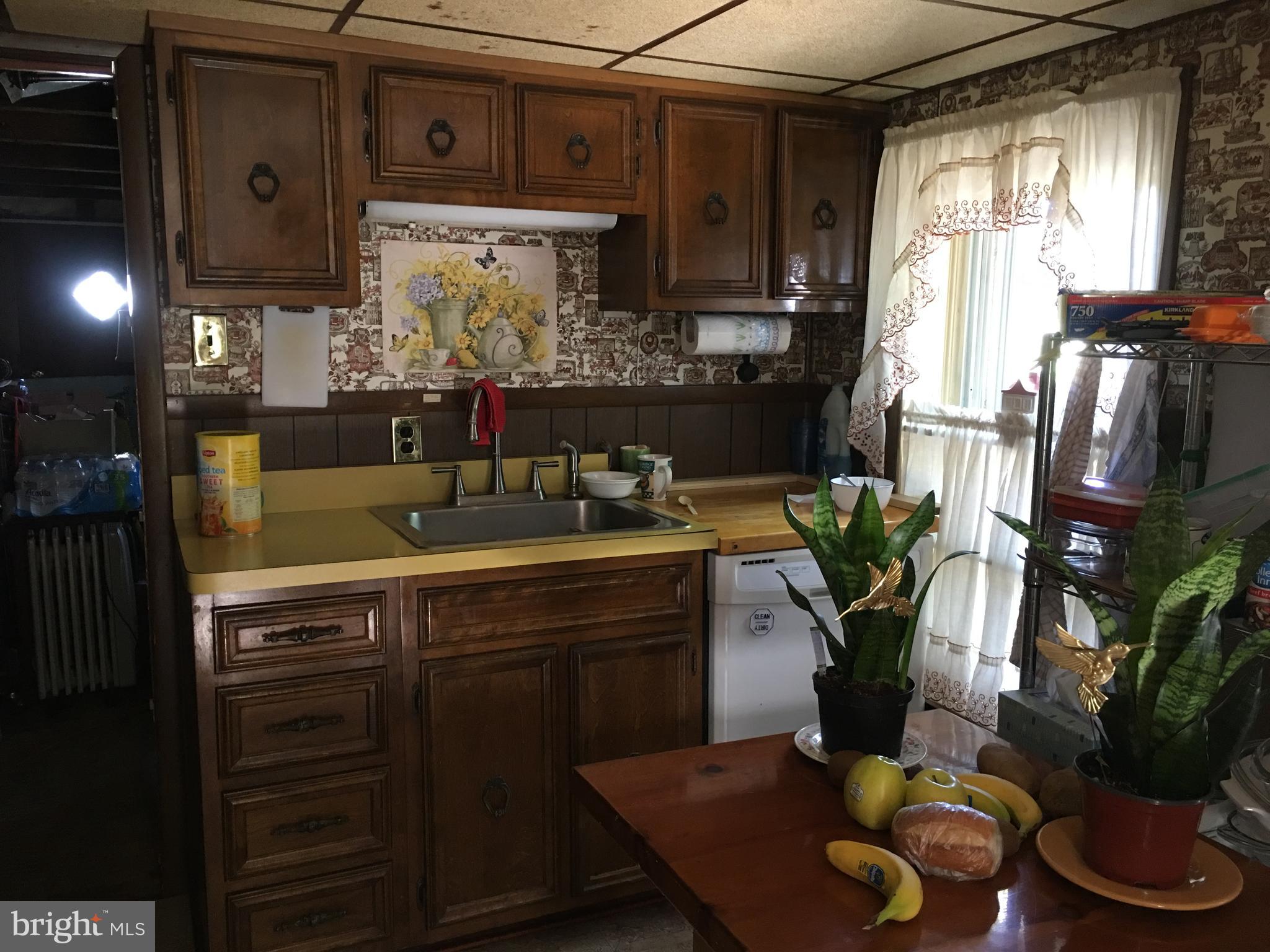 655 A Mount Road Aston, PA 19014 - Photo 3 of 10 Kitchen