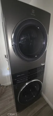 a close up view of washer and dryer