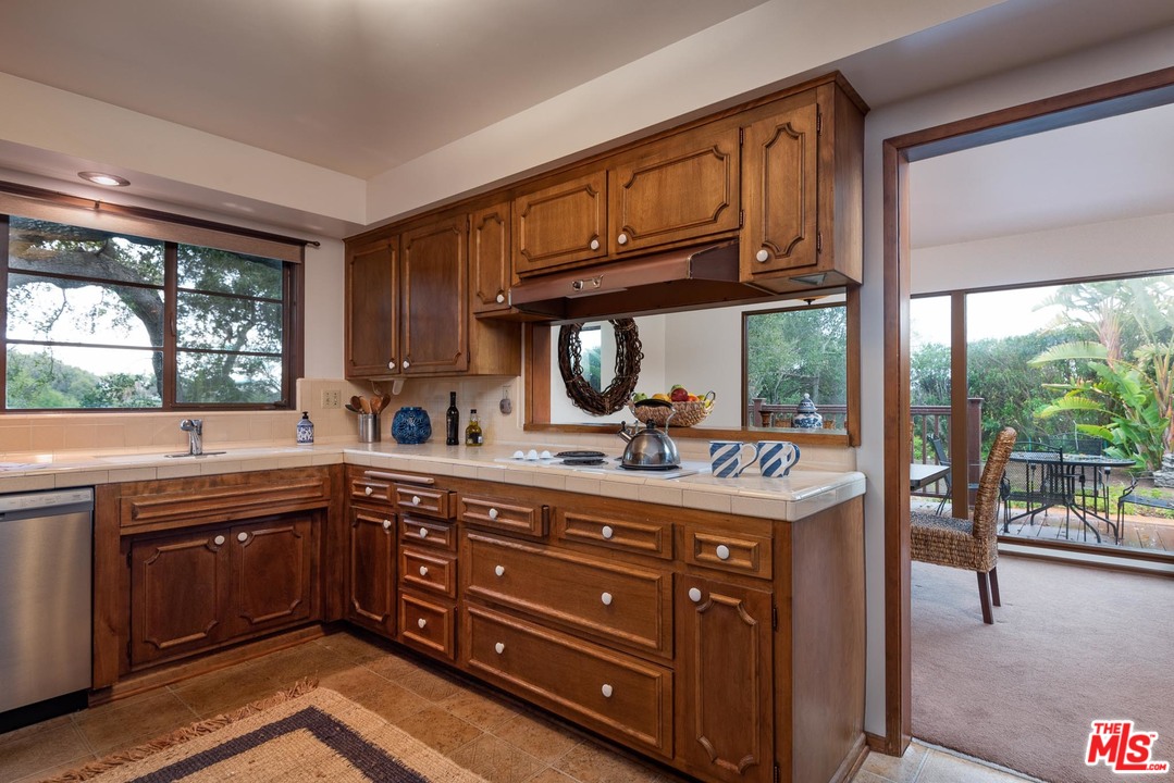 18 Northridge Road Santa Barbara, CA 93105 - Photo 4 of 13 Gallery Image 4