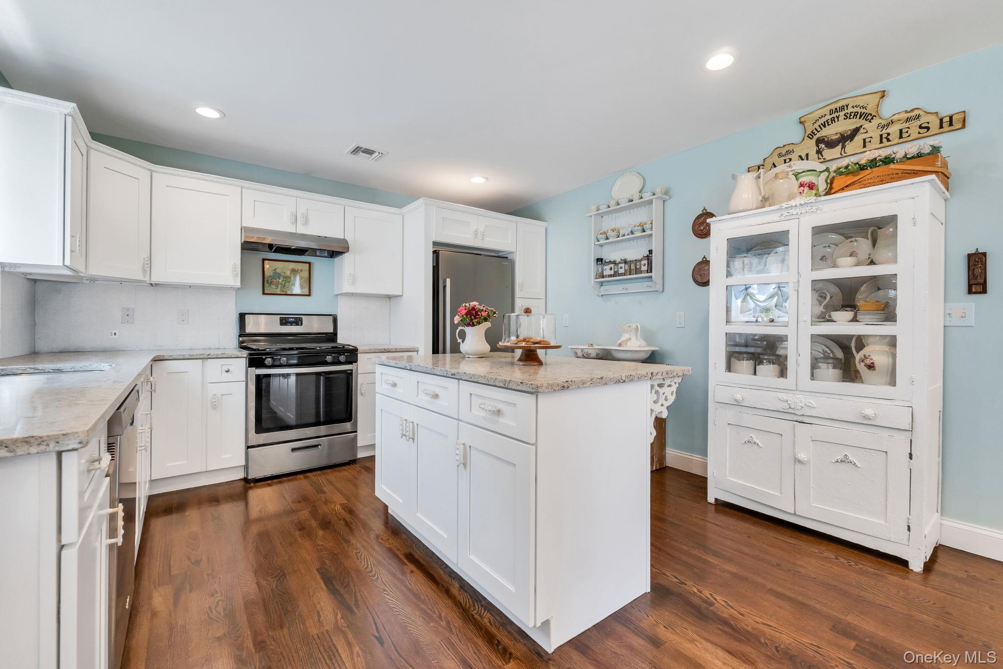 17 Walnut Road Kings Park, NY 11754 - Photo 24 of 34