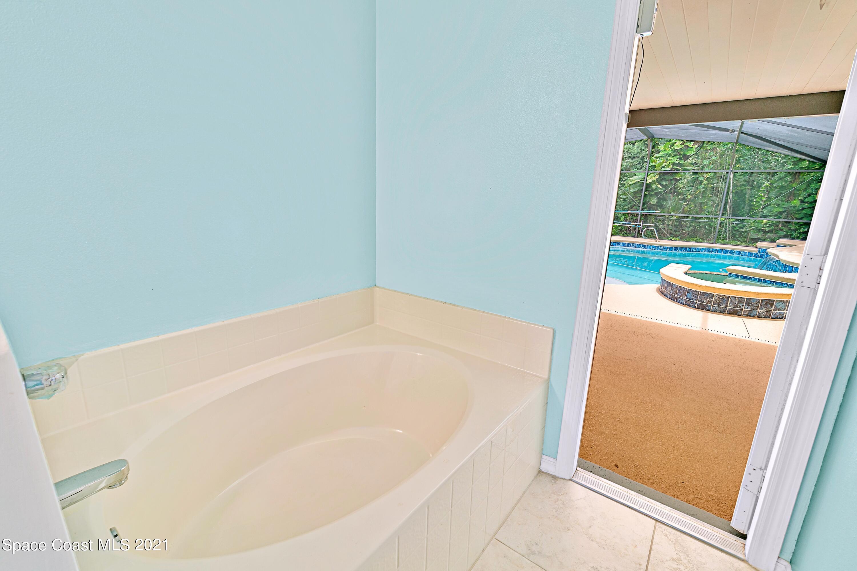 7250 Camilo Road Cocoa, FL 32927 - Photo 25 of 45 a bathroom with a bathtub