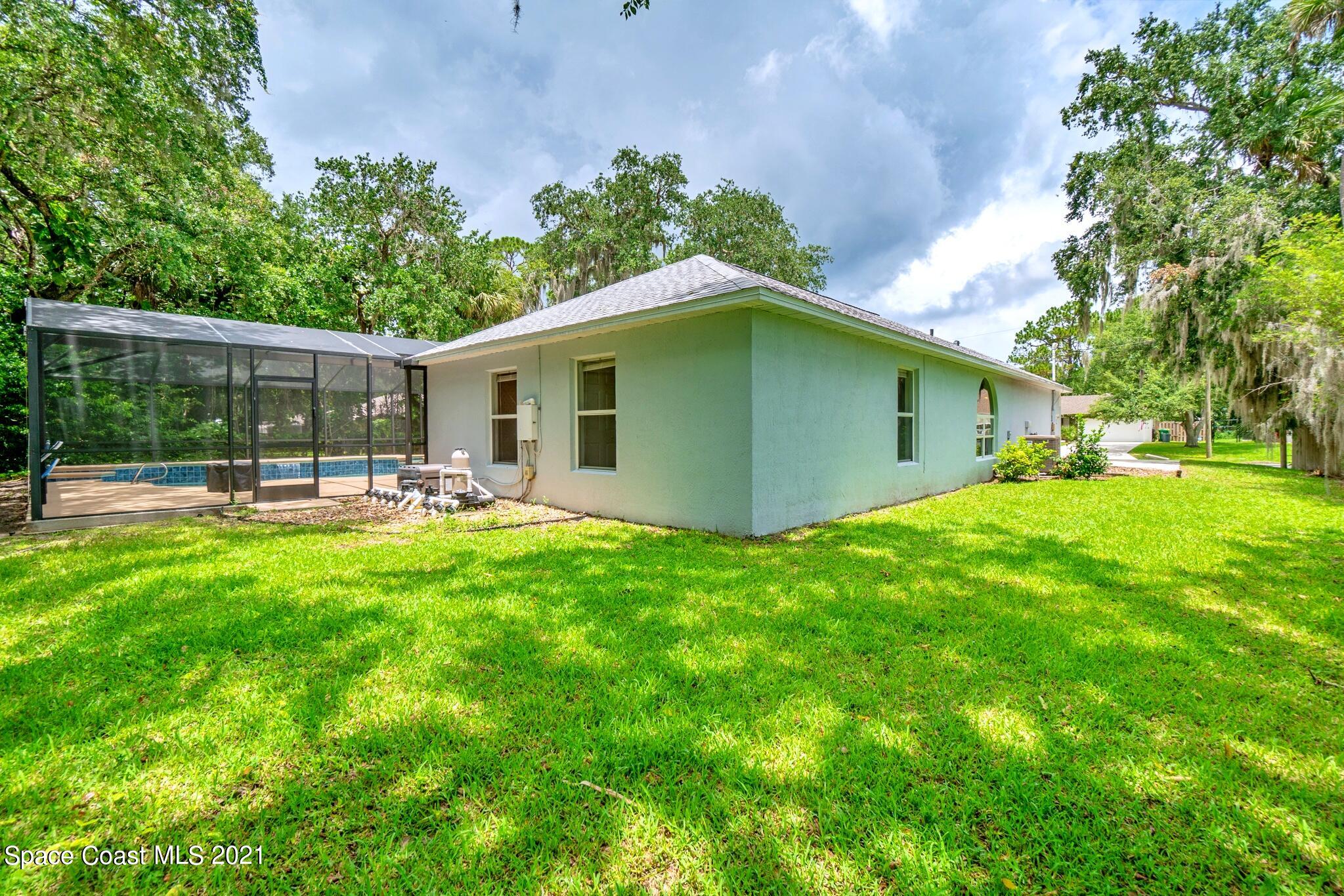 7250 Camilo Road Cocoa, FL 32927 - Photo 42 of 45 a backyard of a house with table and chairs