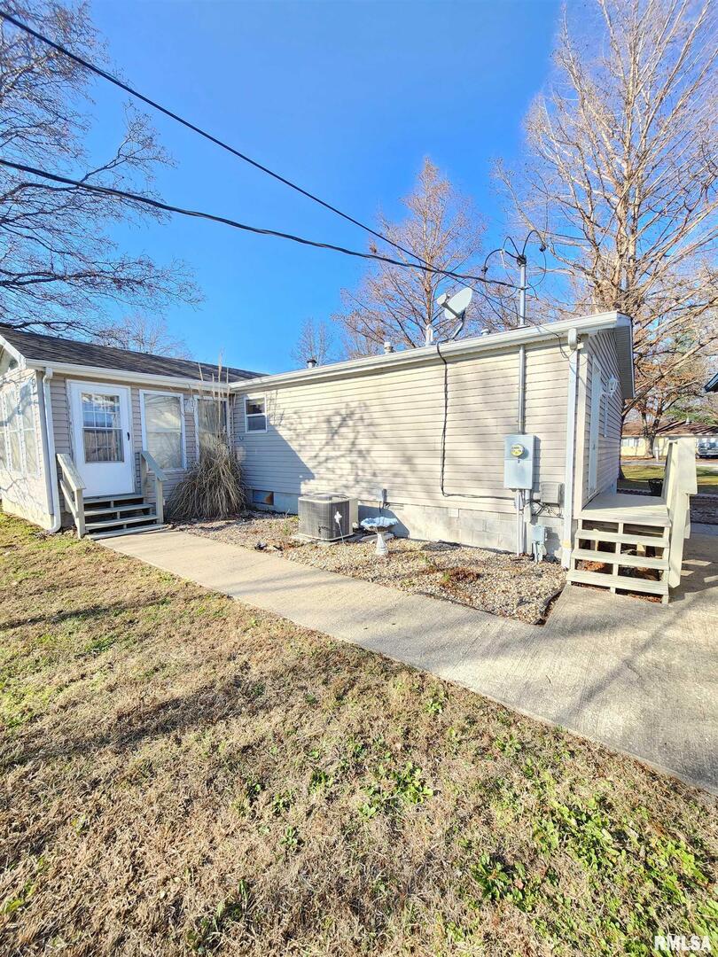 37 Janet Lane Murphysboro, IL 62966 - Photo 3 of 32