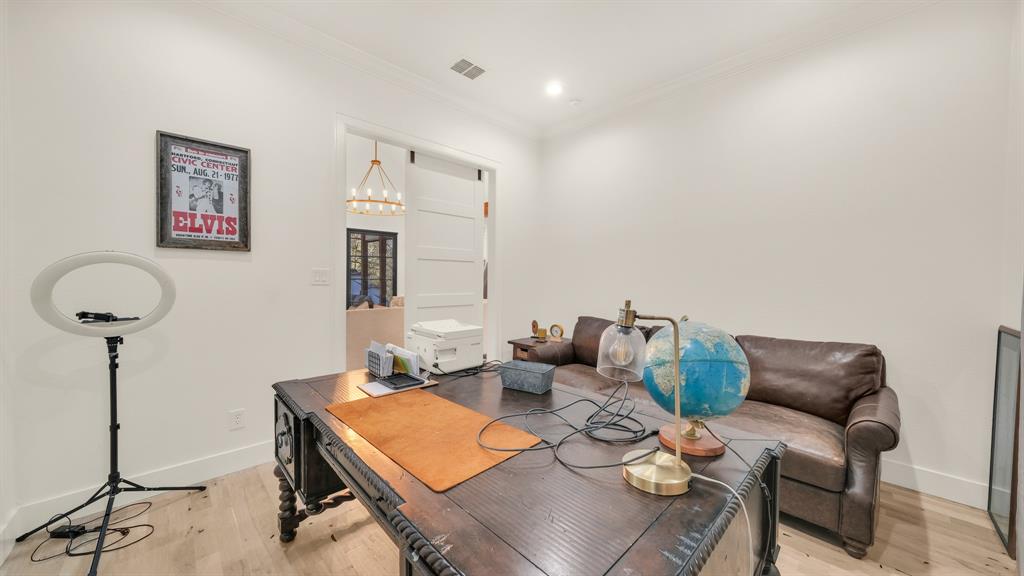 374 Glade Valley Road Azle, TX 76020 - Photo 20 of 38 a living room with furniture and a table