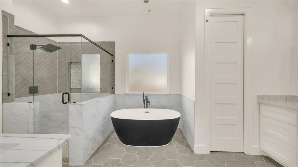 374 Glade Valley Road Azle, TX 76020 - Photo 28 of 38 a bathroom with a sink and a mirror