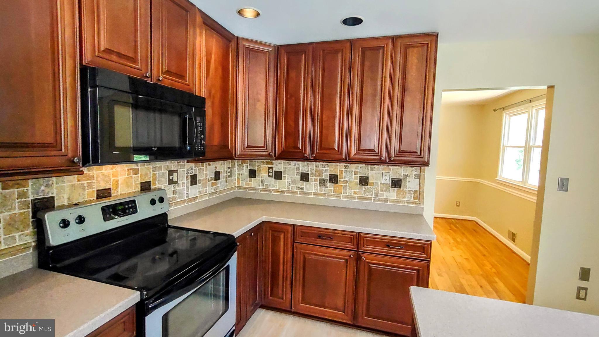 44617 Joy Chapel Road Hollywood, MD 20636 - Photo 17 of 52 Tile backsplash & recessed lights
