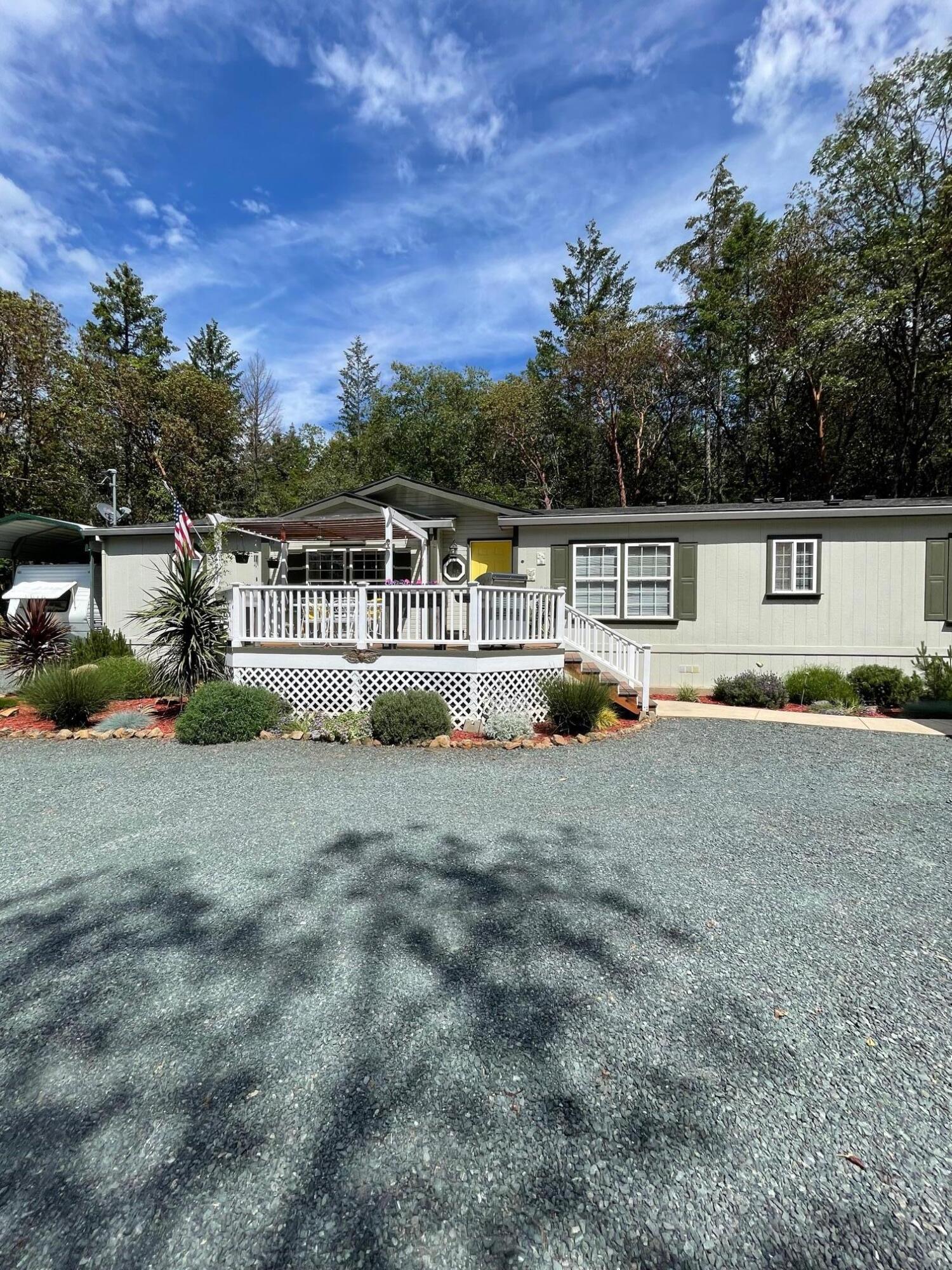1349 Summit Loop Grants Pass, OR 97527 - Photo 2 of 28 IMG_3509