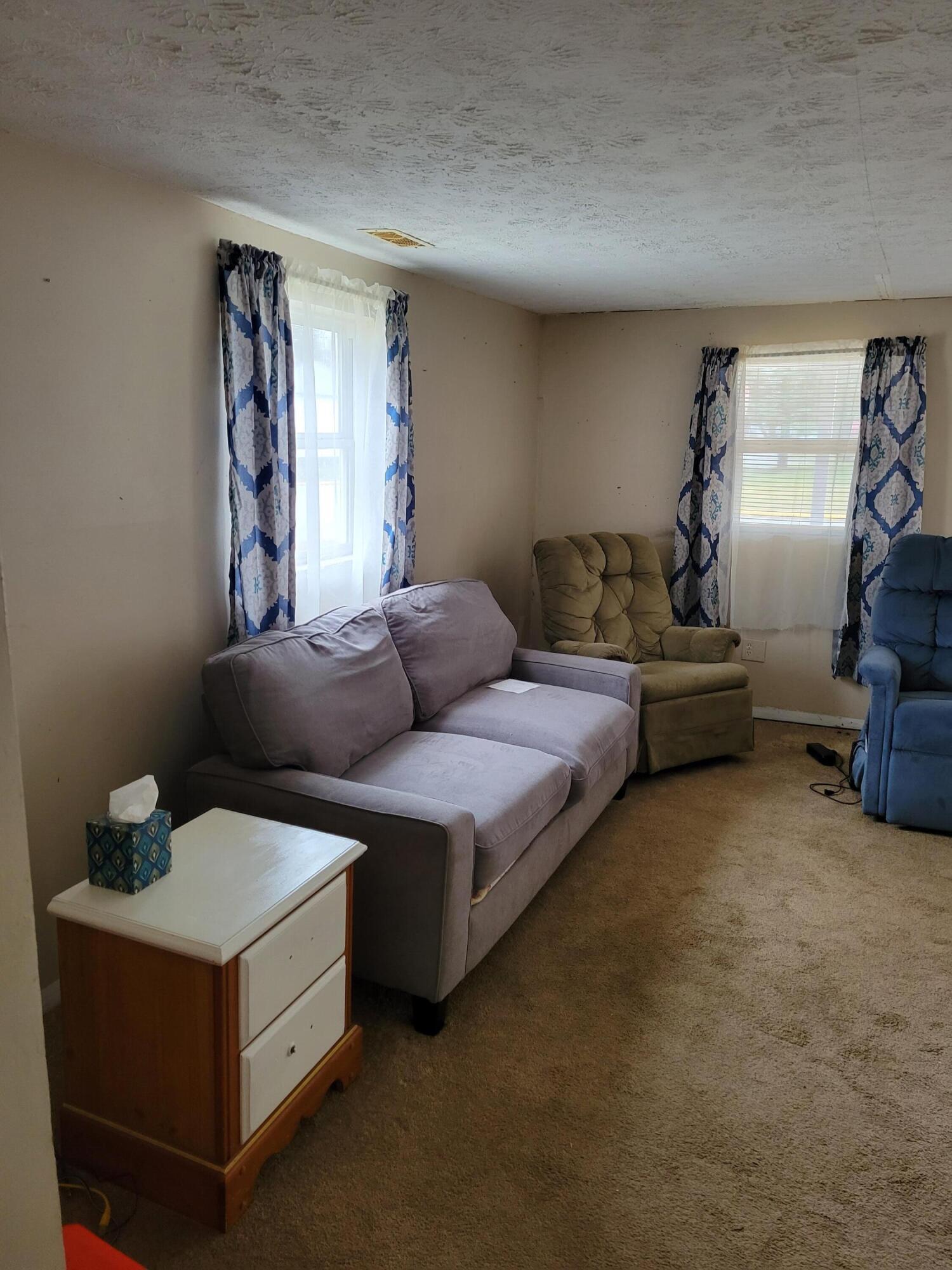 92 Riley Avenue London, OH 43140 - Photo 11 of 39 Living room