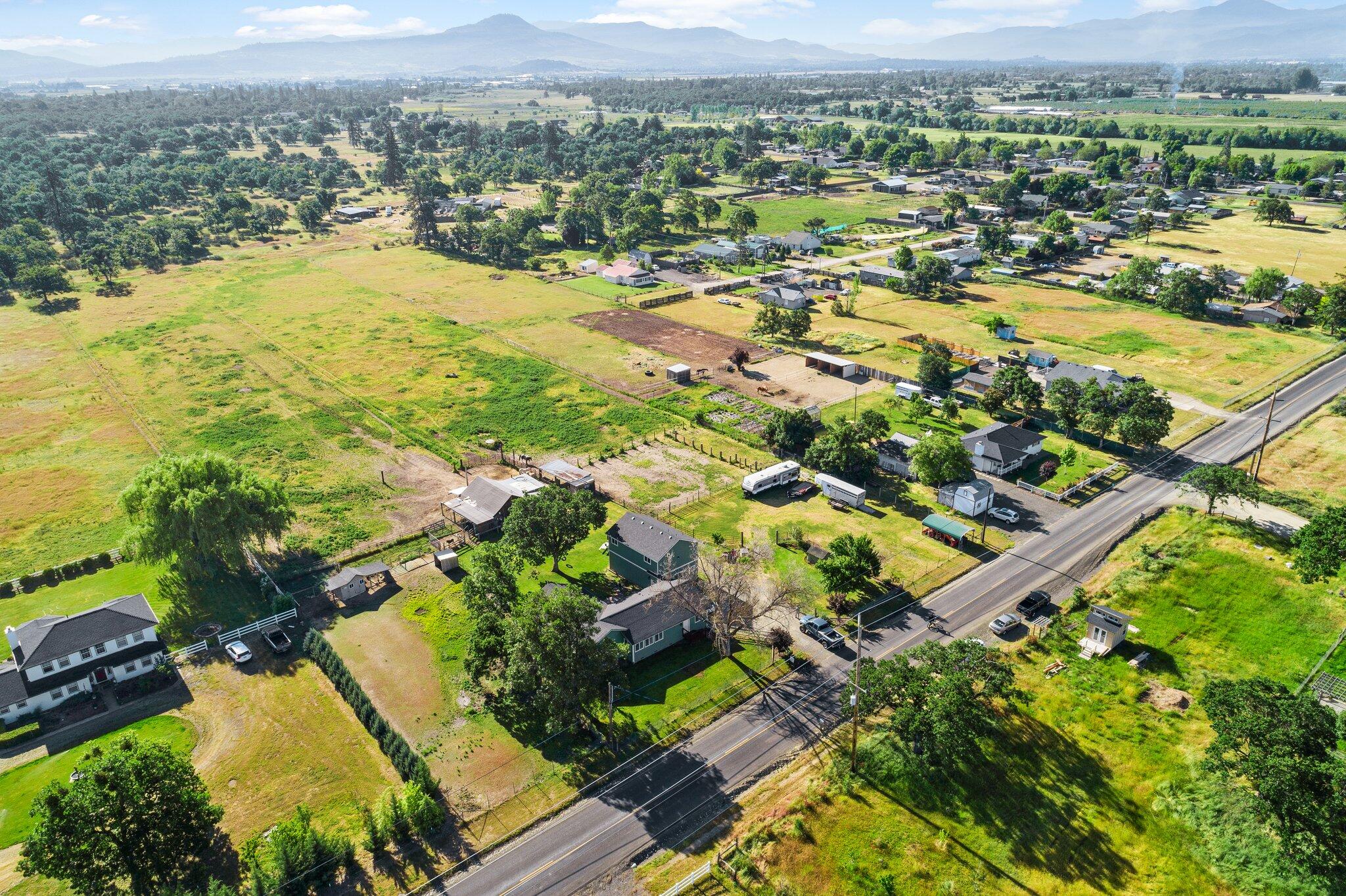 6598 Truax Road Central Point, OR 97502 - Photo 3 of 31 3-web-or-mls-DJI_0006