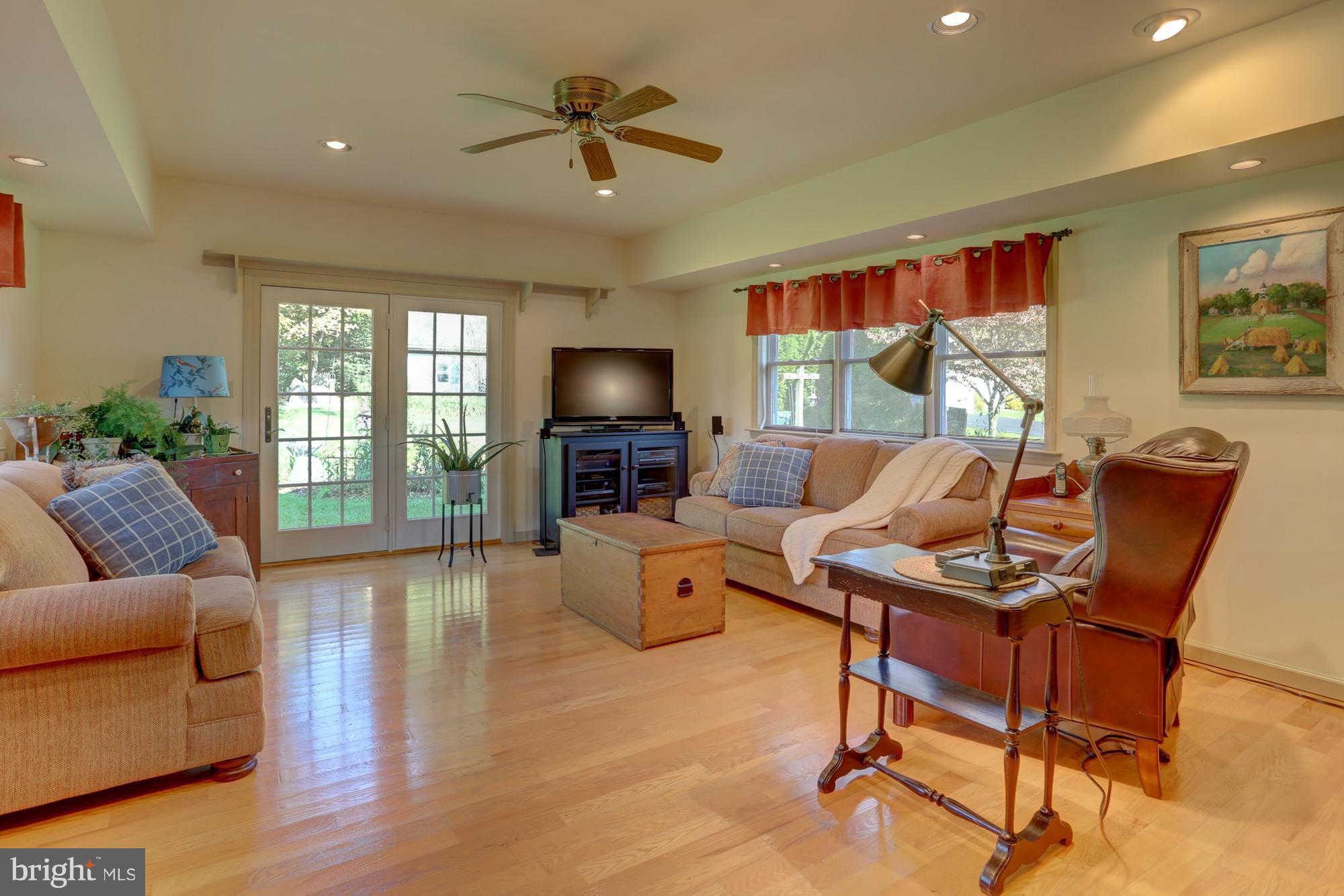 52 Scotland Road Quarryville, PA 17566 - Photo 11 of 32 Family Room