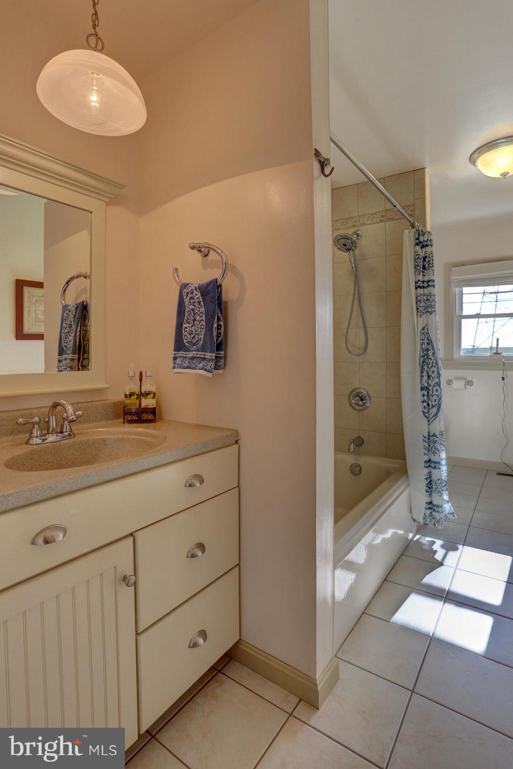 52 Scotland Road Quarryville, PA 17566 - Photo 16 of 32 Full Bathroom