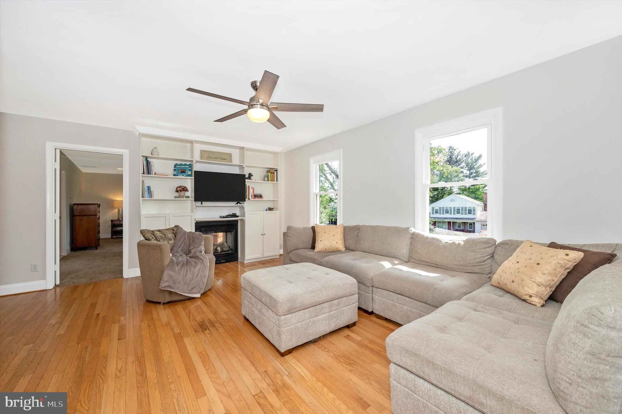 17125 Chiswell Road Poolesville, MD 20837 - Photo 4 of 71 LOOK at the HARDWOODS