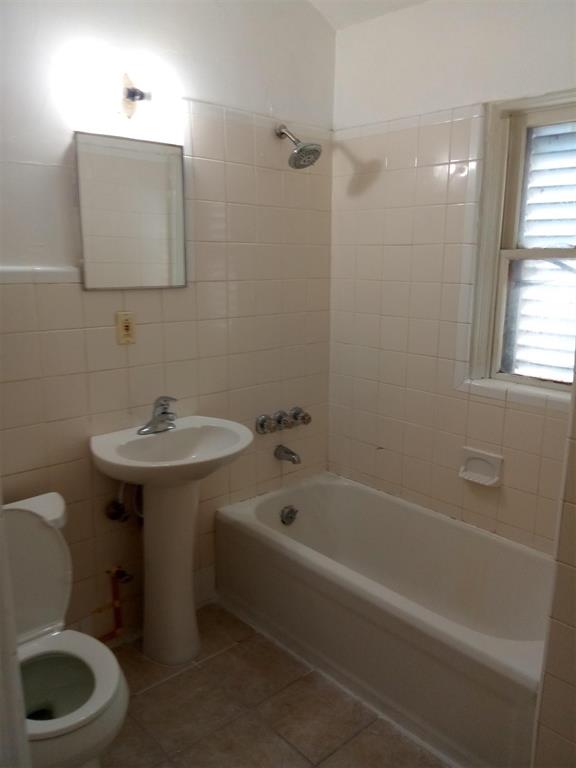 2000 Polk Street Hollywood, FL 33020 - Photo 7 of 7 a bathroom with a sink toilet and bathtub