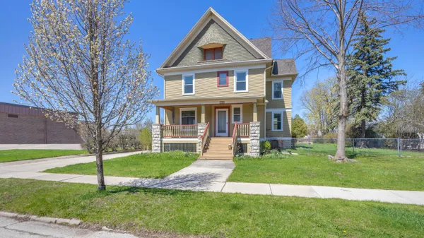 $399,900 | 143 East Merrill Avenue, Fond du Lac, WI 54935