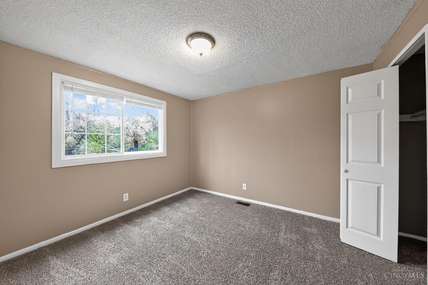 8579 Daly Road Cincinnati, OH 45231 - Photo 10 of 33 Gallery Image 10