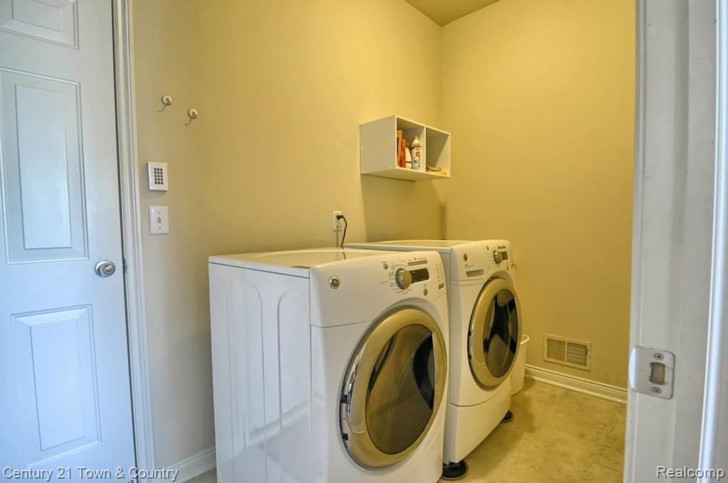 3142 Fantail Drive Rochester, MI 48309 - Photo 14 of 40 Laundry_Room.jpg