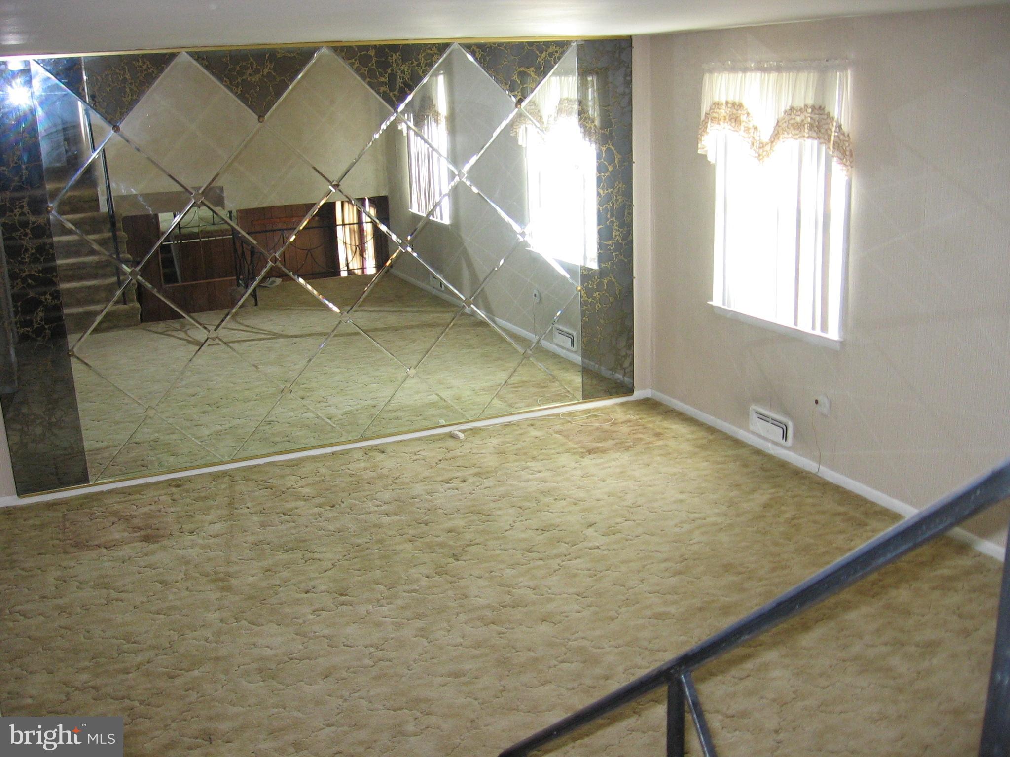 44 Sunnybrook Road Stratford, NJ 08084 - Photo 3 of 22 Living Room