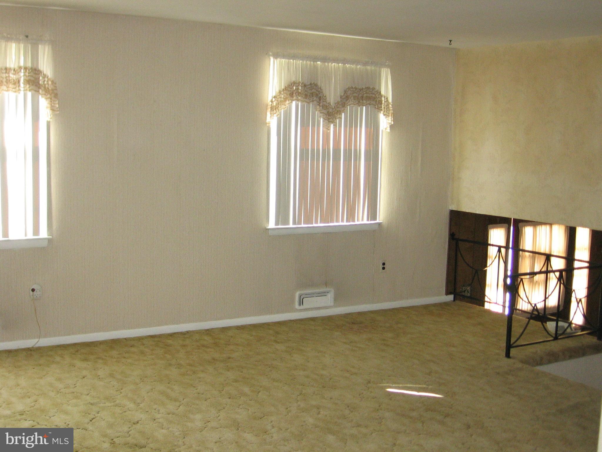 44 Sunnybrook Road Stratford, NJ 08084 - Photo 4 of 22 Living Room