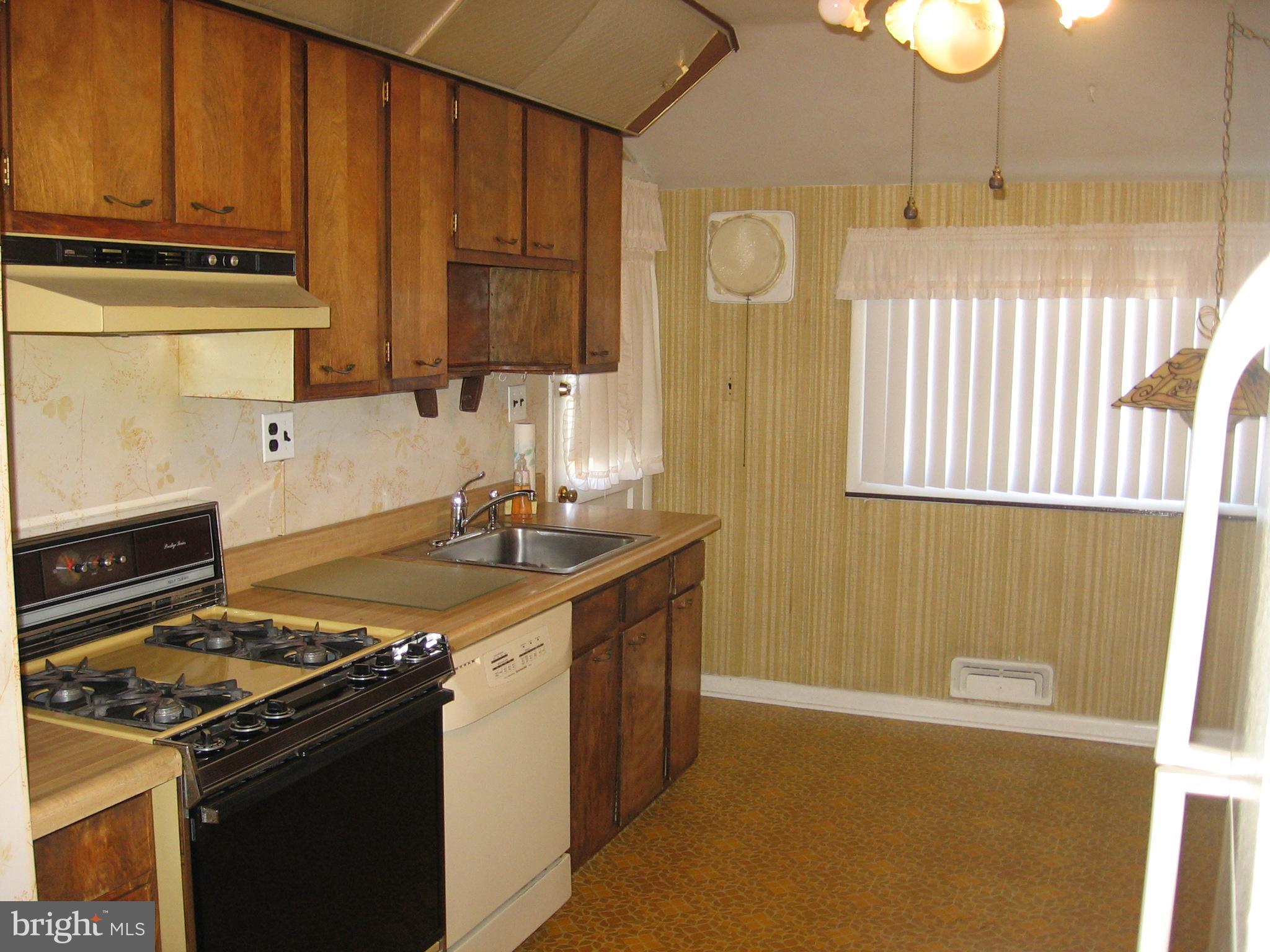 44 Sunnybrook Road Stratford, NJ 08084 - Photo 7 of 22 Kitchen