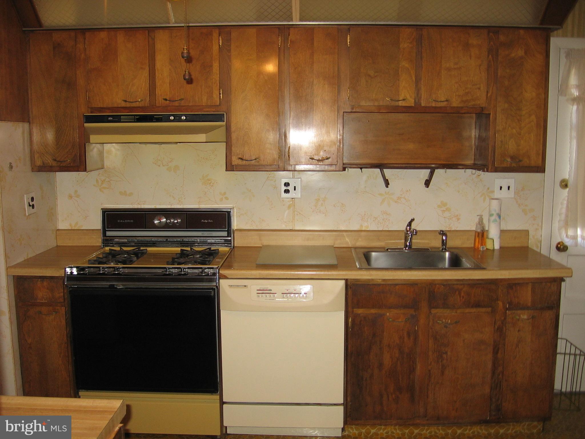 44 Sunnybrook Road Stratford, NJ 08084 - Photo 8 of 22 Kitchen