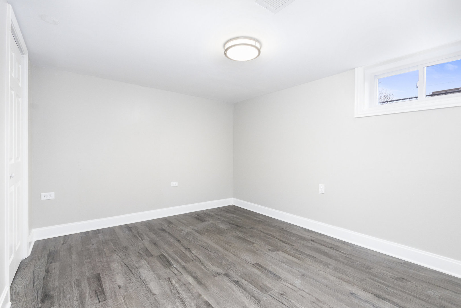 1901 West 71st Street Chicago, IL 60636 - Photo 15 of 25 a view of an empty room with wooden floor