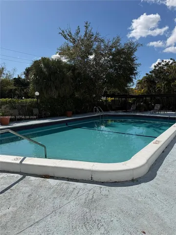 $1,750 | 16950 West Dixie Highway, Unit A 526, North Miami Beach, FL 33160