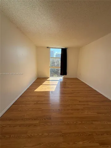 $1,750 | 16950 West Dixie Highway, Unit A 526, North Miami Beach, FL 33160