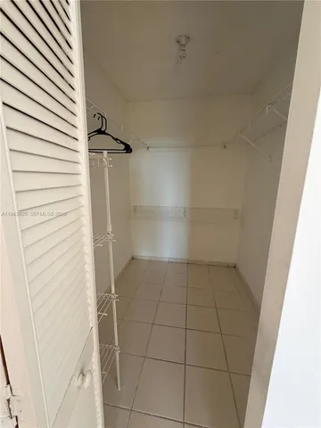 $1,750 | 16950 West Dixie Highway, Unit A 526, North Miami Beach, FL 33160