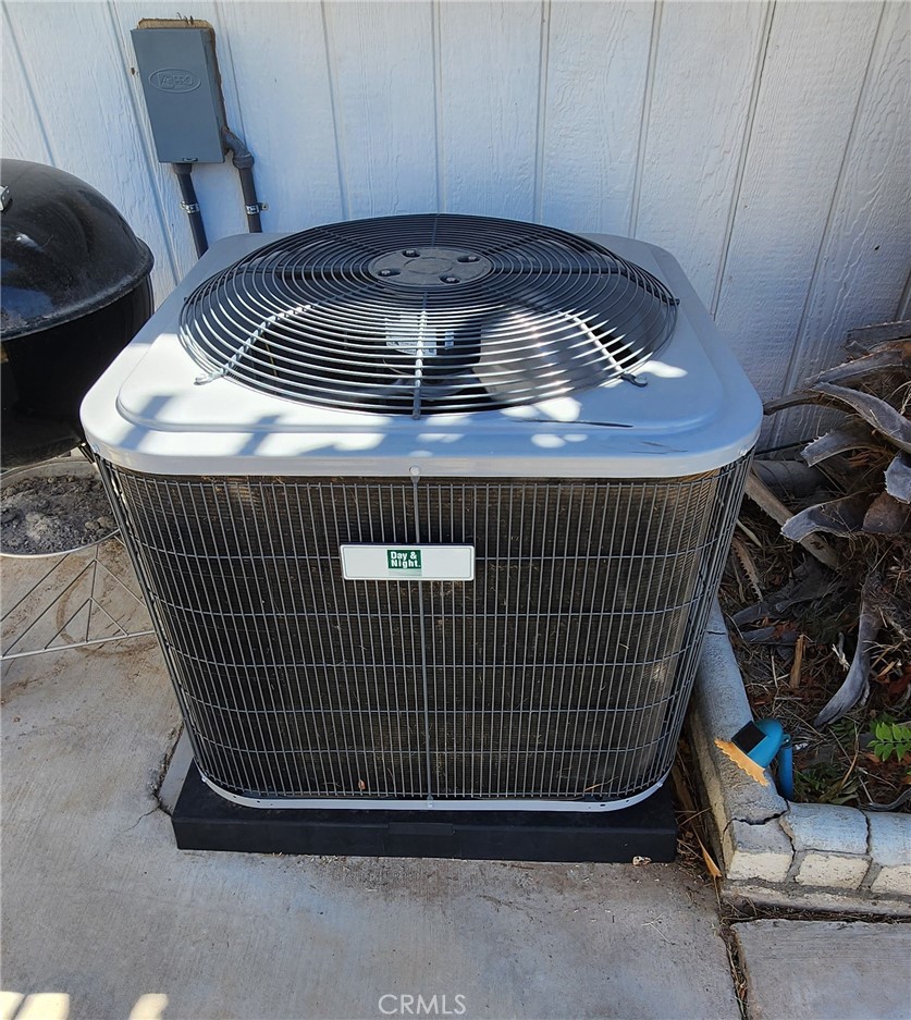 3589 West Wells Road, Unit 99 Blythe, CA 92225 - Photo 20 of 26 HVAC unit - new in 2022