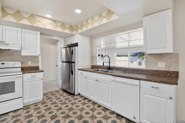 $599,900 | 8961 Northwest 21st Street, Pembroke Pines, FL 33024