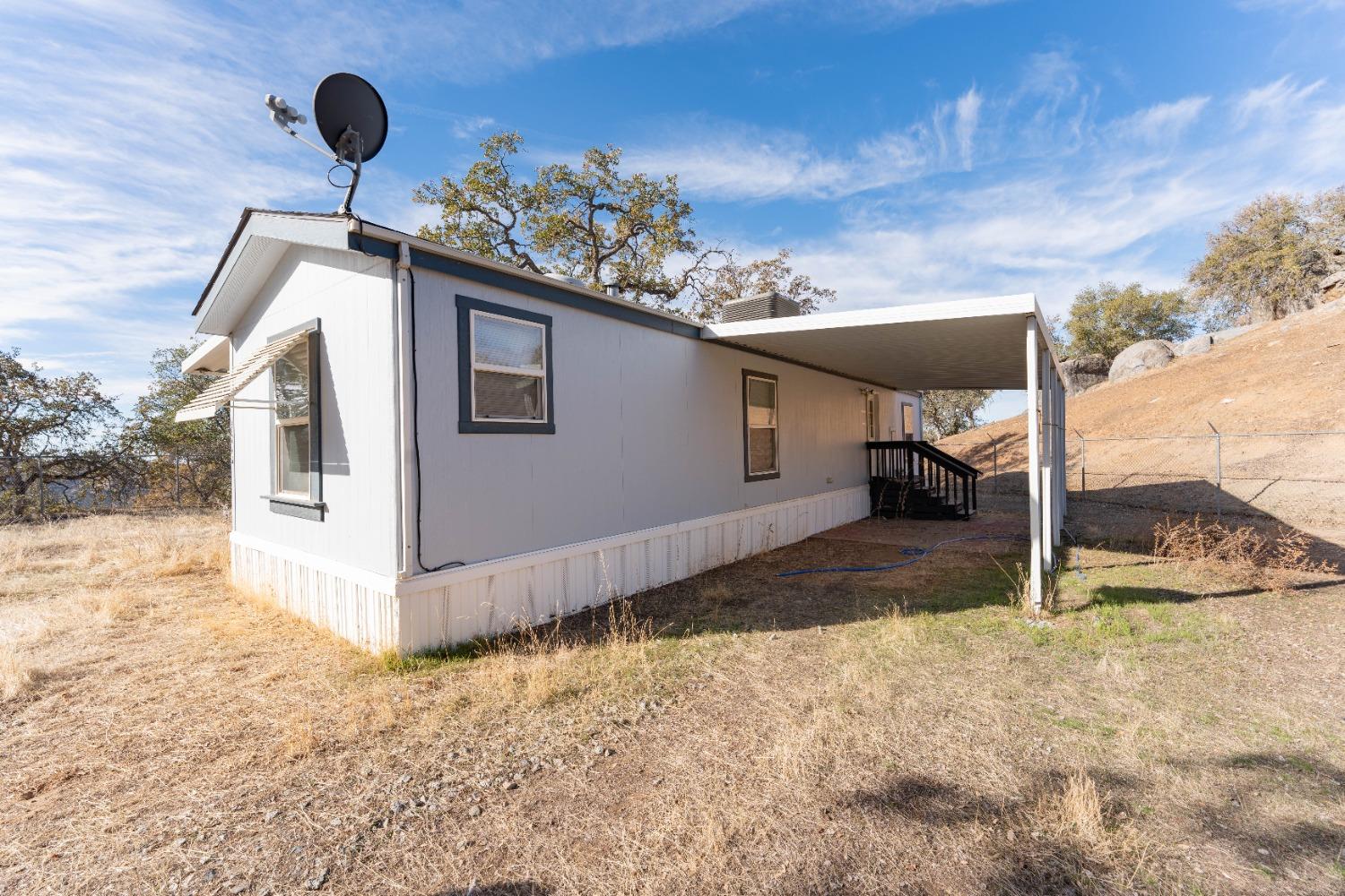 40778 Iris Road Squaw Valley, CA 93675 - Photo 5 of 44 a view of a house with a yard