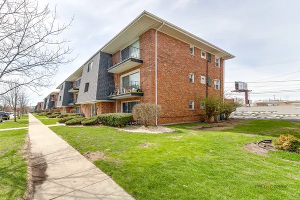 $139,900 | 10936 Keating Avenue, Unit 1A, Oak Lawn, IL 60453