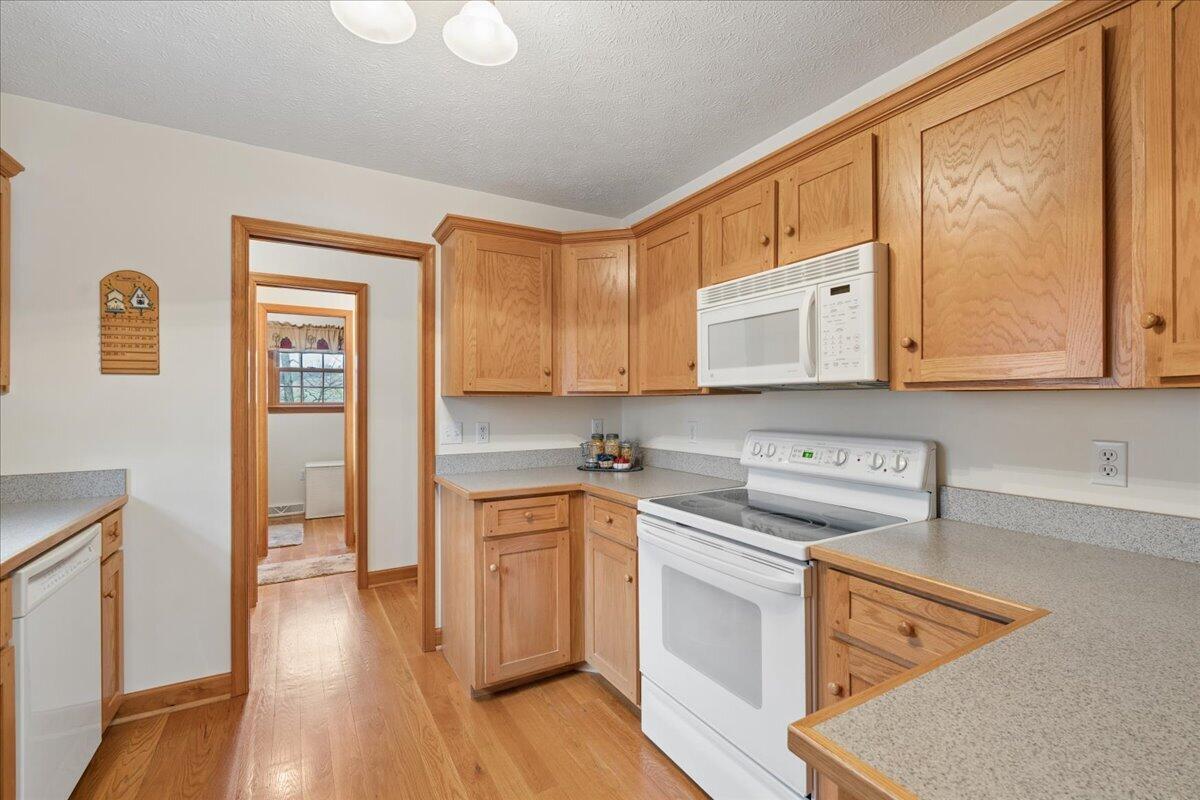 2064 Parker Road Bedford, VA 24523 - Photo 12 of 41 Kitchen