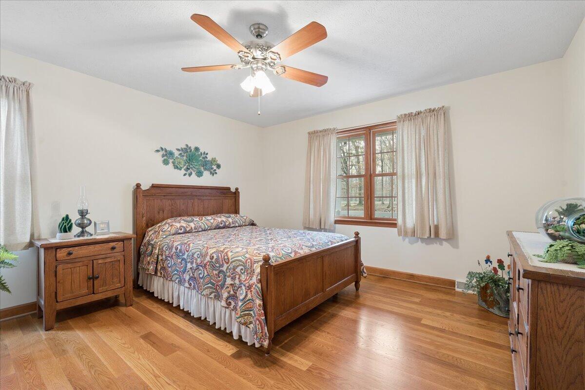 2064 Parker Road Bedford, VA 24523 - Photo 15 of 41 Main Level Bedroom