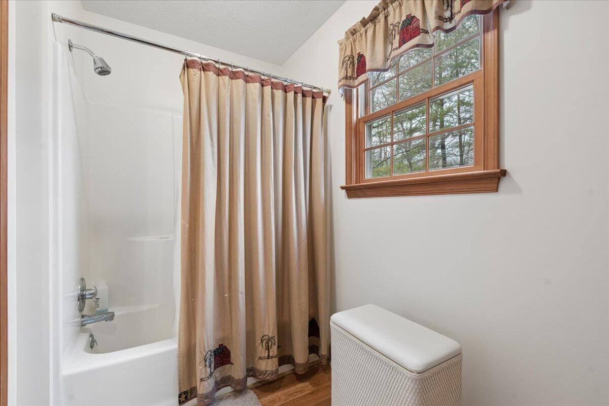 2064 Parker Road Bedford, VA 24523 - Photo 18 of 41 Master Bath