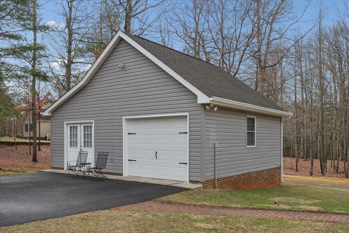 2064 Parker Road Bedford, VA 24523 - Photo 2 of 41 Garage - work shop