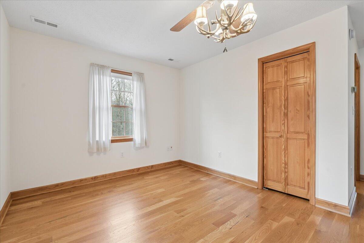 2064 Parker Road Bedford, VA 24523 - Photo 23 of 41 Loft