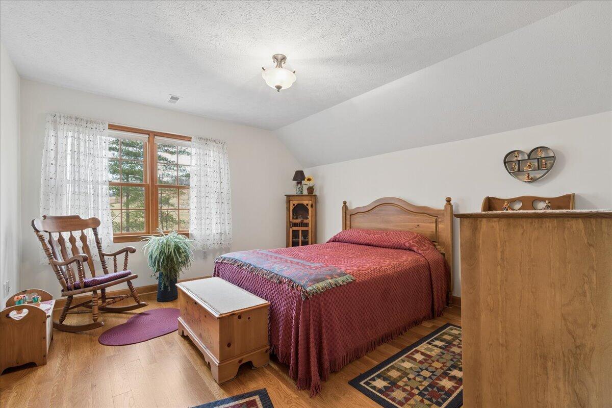 2064 Parker Road Bedford, VA 24523 - Photo 25 of 41 Upper level bedroom