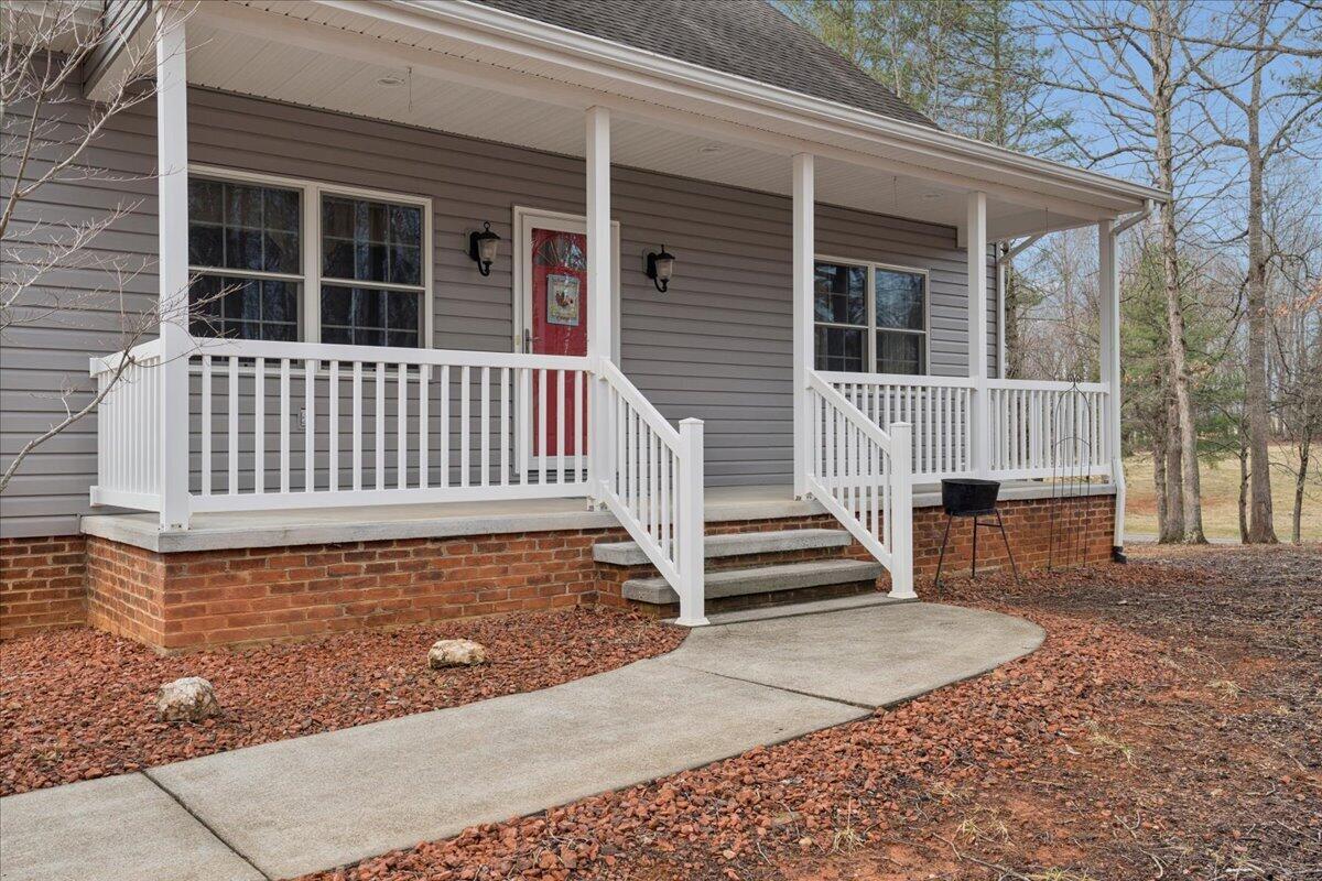 2064 Parker Road Bedford, VA 24523 - Photo 3 of 41 Welcome home