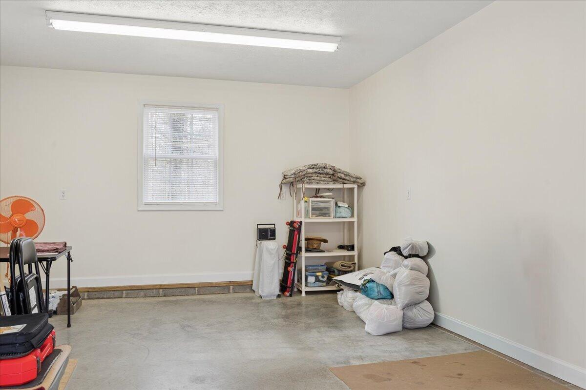 2064 Parker Road Bedford, VA 24523 - Photo 33 of 41 finished workshop space