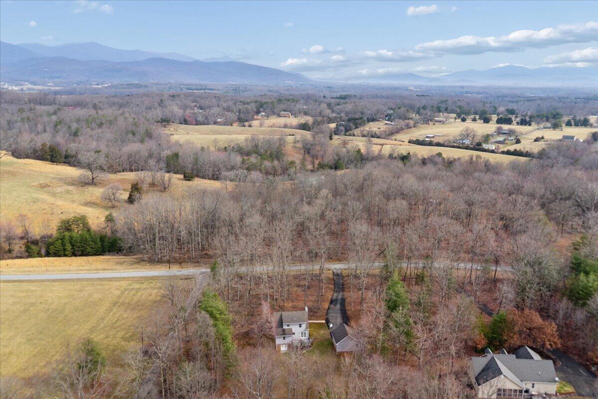 2064 Parker Road Bedford, VA 24523 - Photo 38 of 41 North County living