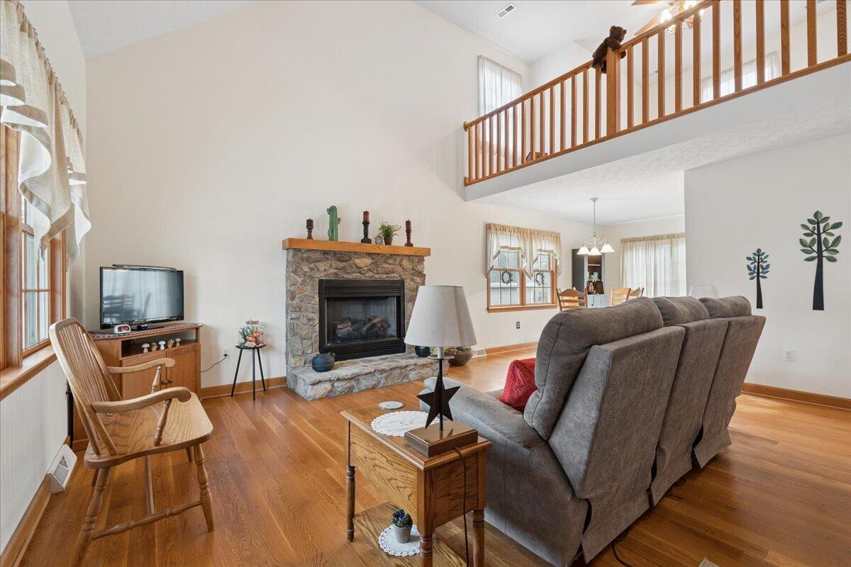 2064 Parker Road Bedford, VA 24523 - Photo 6 of 41 Living Room