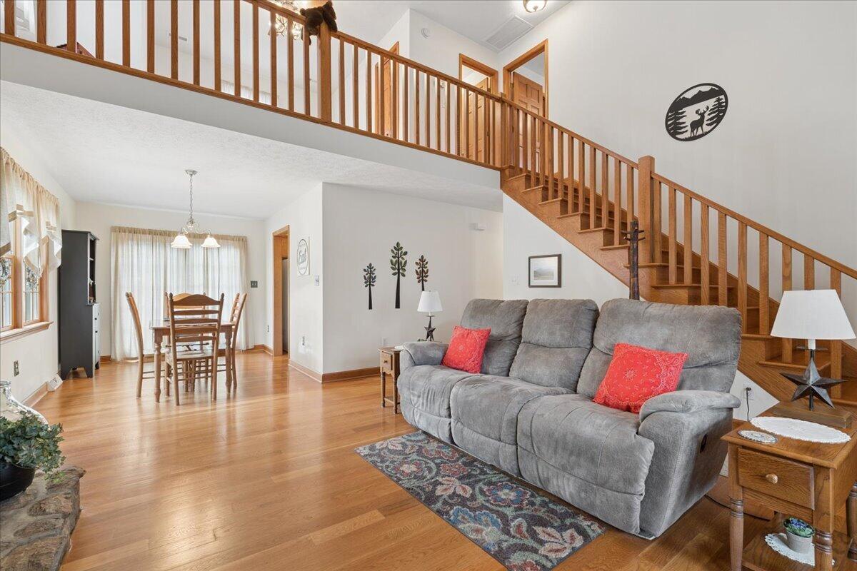2064 Parker Road Bedford, VA 24523 - Photo 7 of 41 Living Room