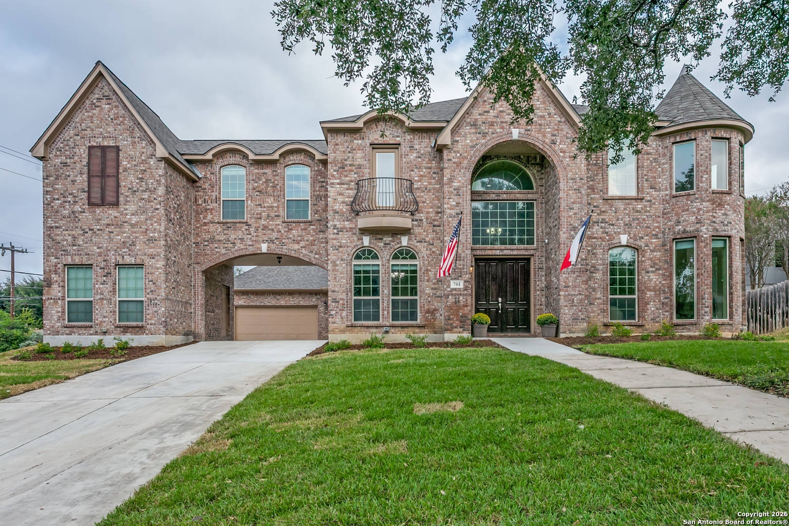 701 Morningside Drive Terrell Hills, TX 78209 - Photo 4 of 47 a front view of a house with a garden and plants