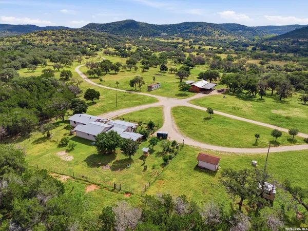 $1,500,000 | 18954 Highway 16, Medina, TX 78055